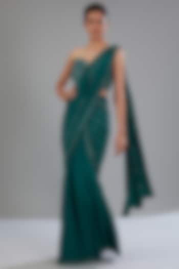 Emerald Green Crepe Embellished Fish Cut Draped Wedding Saree Set by Disha Patil at Pernia's Pop Up Shop