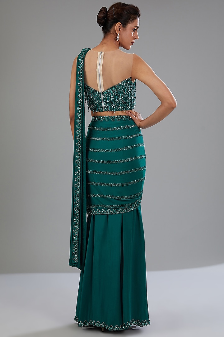 Emerald Green Crepe Embellished Fish Cut Draped Wedding Saree Set by Disha Patil at Pernia's Pop Up Shop