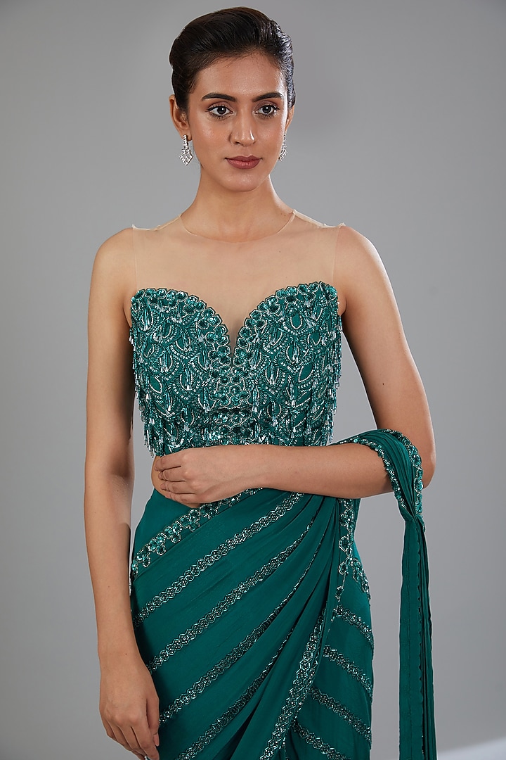 Emerald Green Crepe Embellished Fish Cut Draped Wedding Saree Set by Disha Patil at Pernia's Pop Up Shop