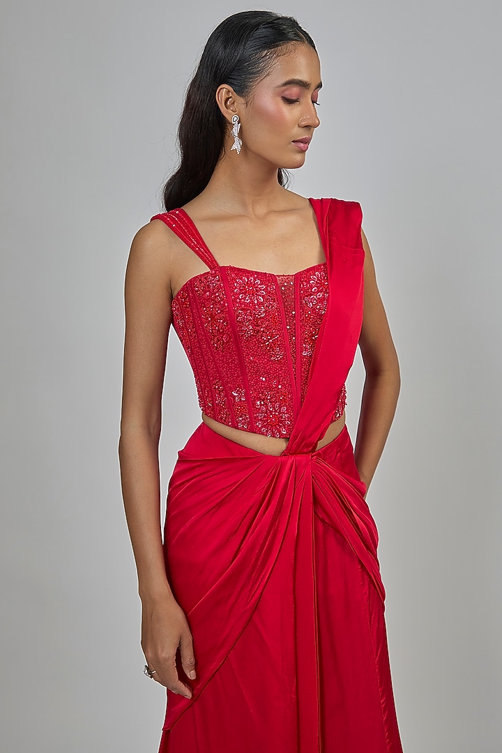 Red Crepe Concept Reception Saree Set by Disha Patil at Pernia's Pop Up Shop