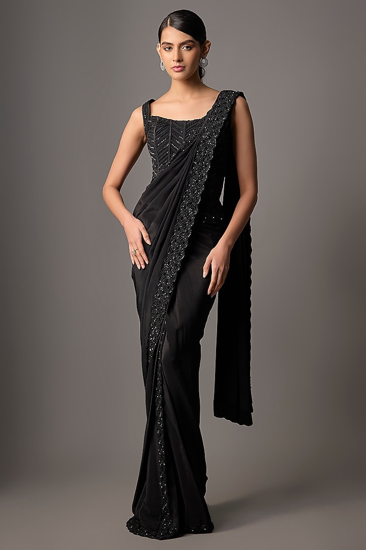 Black Crepe Hand Embroidered Reception Saree Set by Disha Patil at Pernia's Pop Up Shop