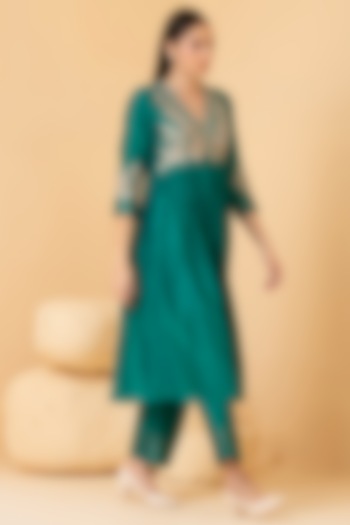 Green Chanderi Zari & Sequins Embroidered Tunic Set by Divi by Sonal