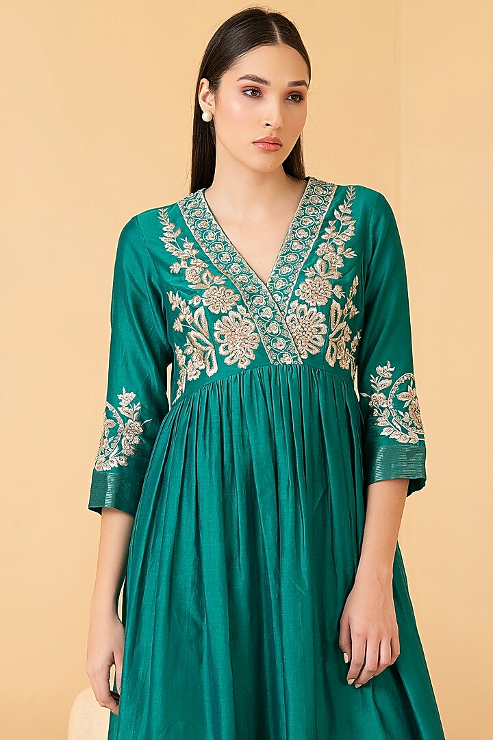 Green Chanderi Zari & Sequins Embroidered Tunic Set by Divi by Sonal at Pernia's Pop Up Shop