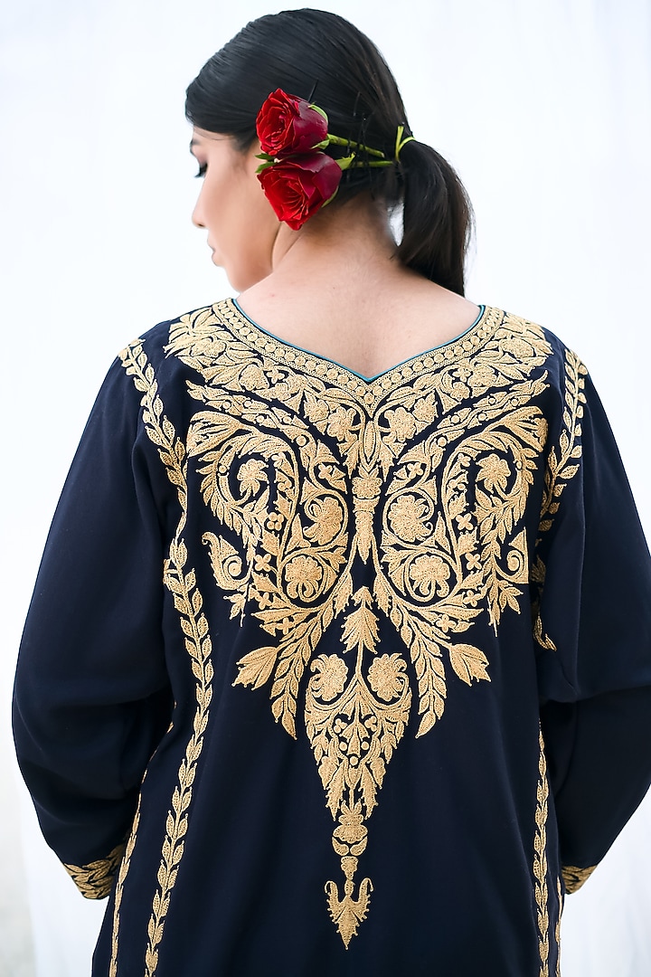 Teal Blue Embroidered Phiran Kurta Set by Daljit Sudan at Pernia's Pop Up Shop