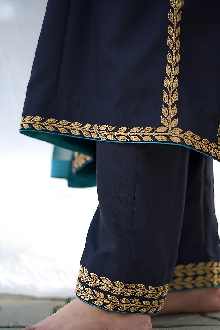 Teal Blue Embroidered Phiran Kurta Set by Daljit Sudan at Pernia's Pop Up Shop