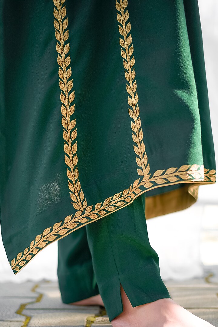 Dark Green Embroidered Phiran Kurta Set by Daljit Sudan at Pernia's Pop Up Shop