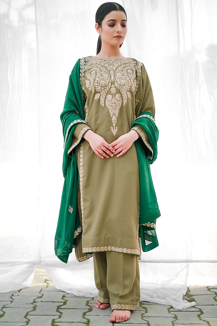 Olive Green Embroidered Phiran Kurta Set by Daljit Sudan at Pernia's Pop Up Shop