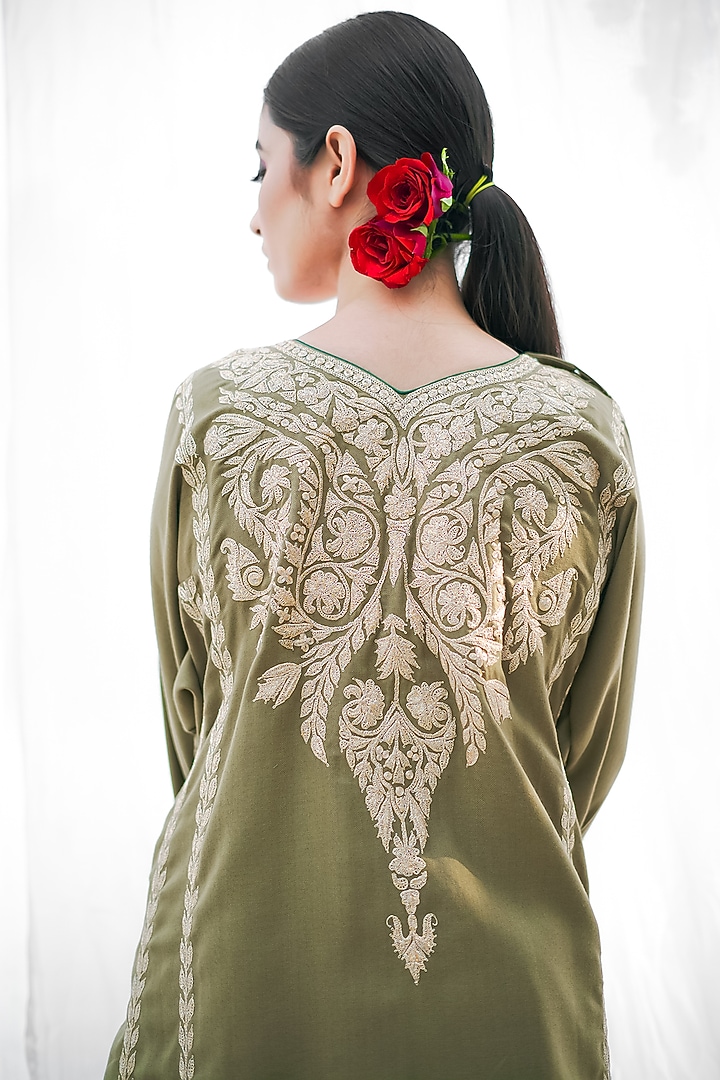 Olive Green Embroidered Phiran Kurta Set by Daljit Sudan at Pernia's Pop Up Shop