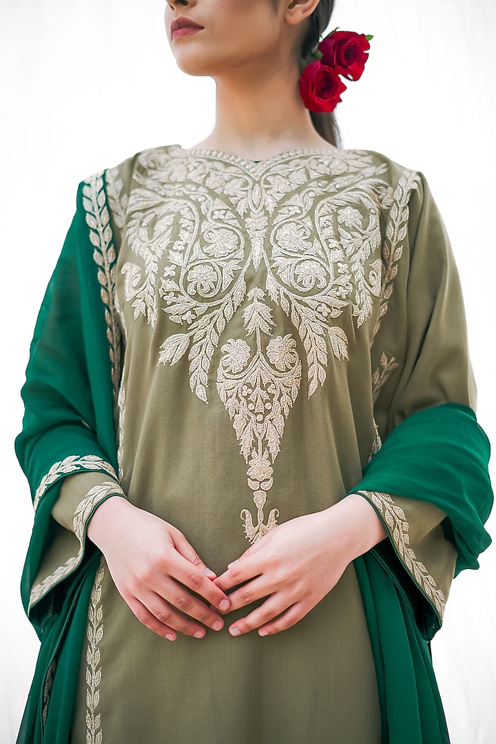 Olive Green Embroidered Phiran Kurta Set by Daljit Sudan at Pernia's Pop Up Shop