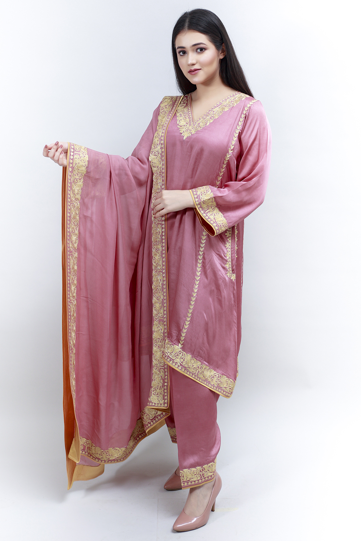 Aurora Pink Embroidered Kurta Set by Daljit Sudan at Pernia's Pop Up Shop