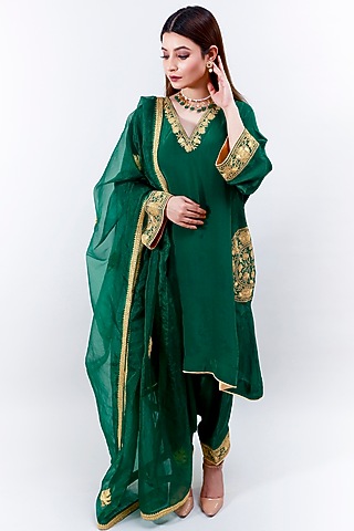 Emerald Green Embroidered Phiran Kurta Set by Daljit Sudan