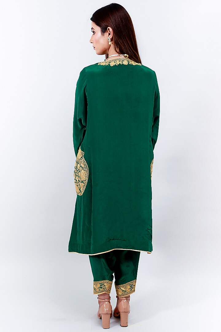 Emerald Green Embroidered Phiran Kurta Set by Daljit Sudan at Pernia's Pop Up Shop