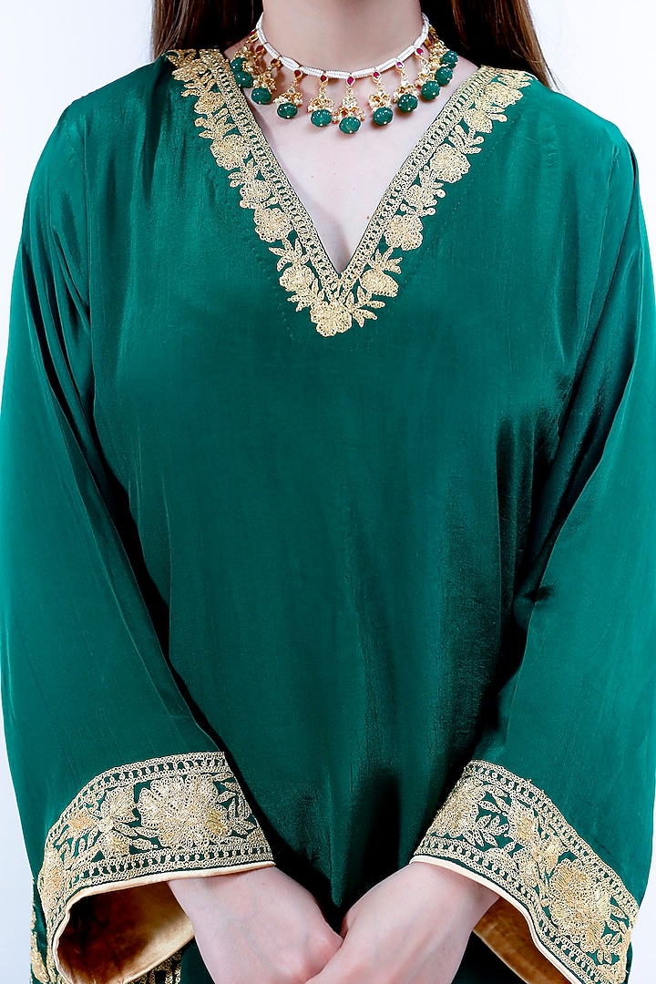 Emerald Green Embroidered Phiran Kurta Set by Daljit Sudan at Pernia's Pop Up Shop