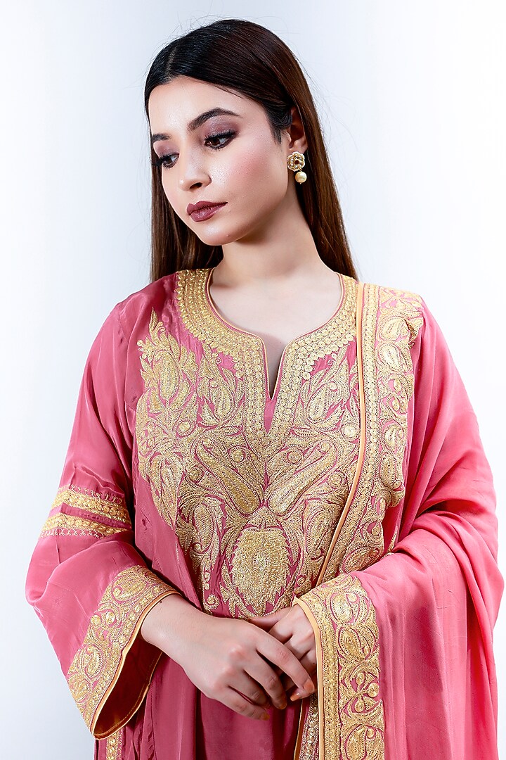 Peony Pink Embroidered Kurta Set by Daljit Sudan at Pernia's Pop Up Shop