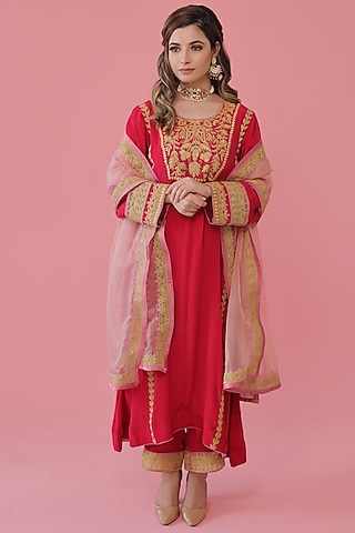 Magenta Pink Embroidered Kurta Set by Daljit Sudan