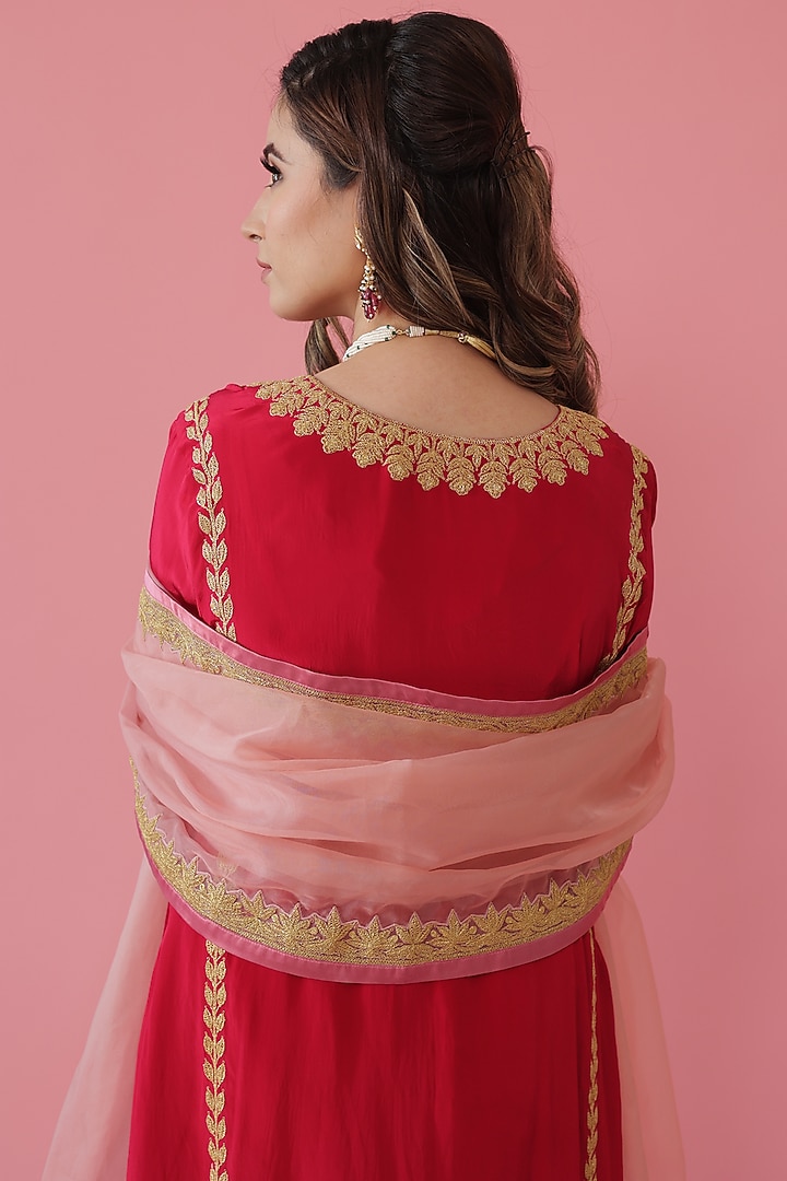 Magenta Pink Embroidered Kurta Set by Daljit Sudan at Pernia's Pop Up Shop