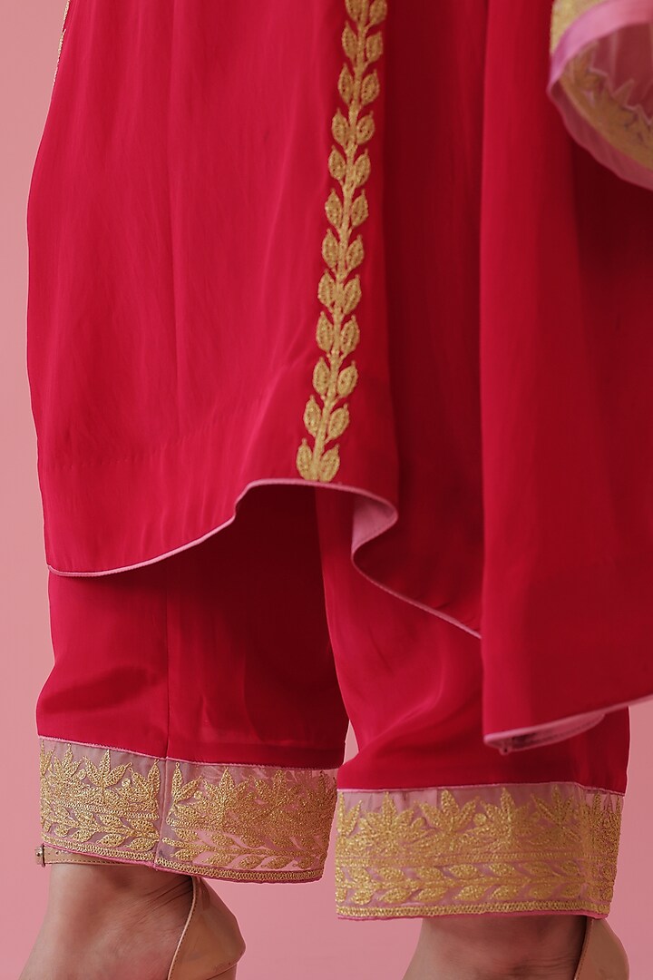 Magenta Pink Embroidered Kurta Set by Daljit Sudan at Pernia's Pop Up Shop