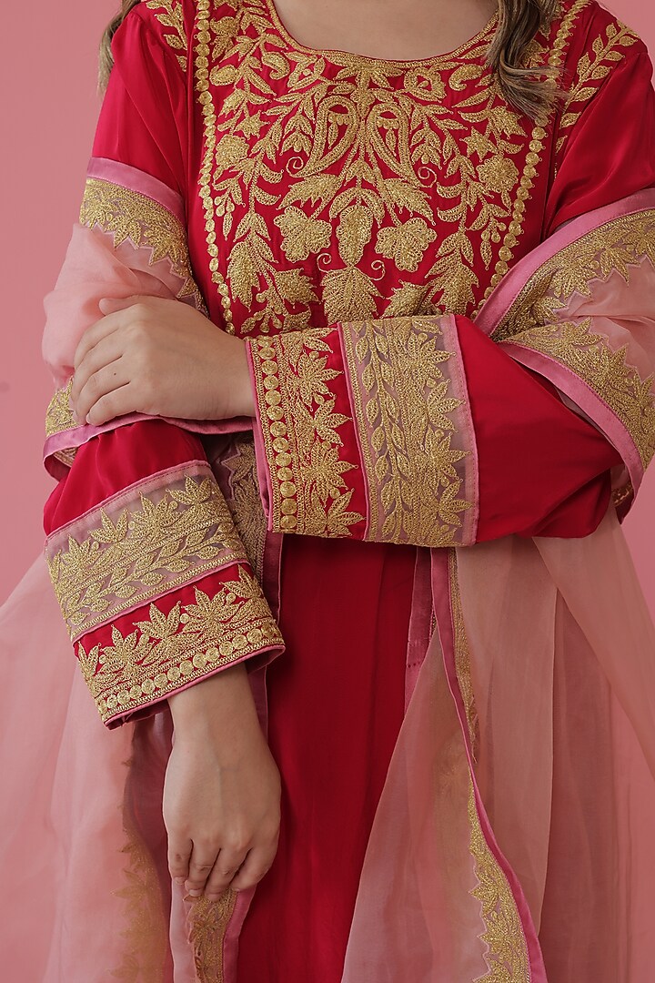 Magenta Pink Embroidered Kurta Set by Daljit Sudan at Pernia's Pop Up Shop