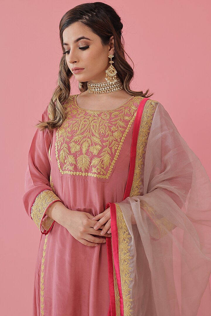 Rose Pink Embroidered Kurta Set by Daljit Sudan at Pernia's Pop Up Shop