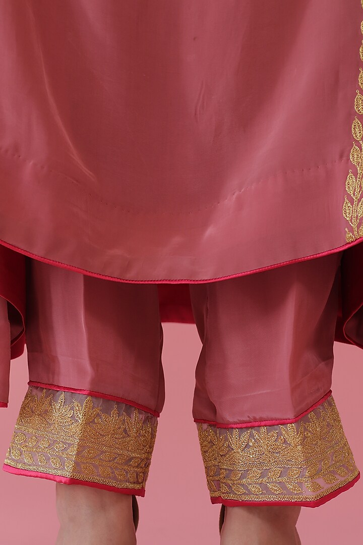 Rose Pink Embroidered Kurta Set by Daljit Sudan at Pernia's Pop Up Shop