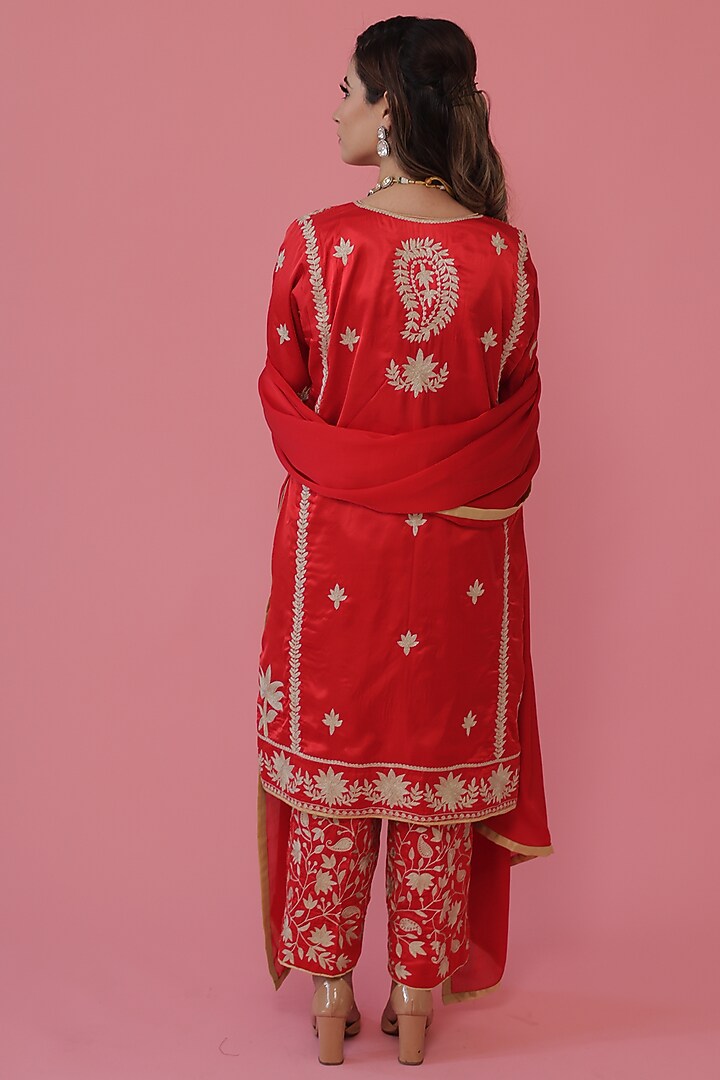 Red Embroidered Kurta Set by Daljit Sudan at Pernia's Pop Up Shop