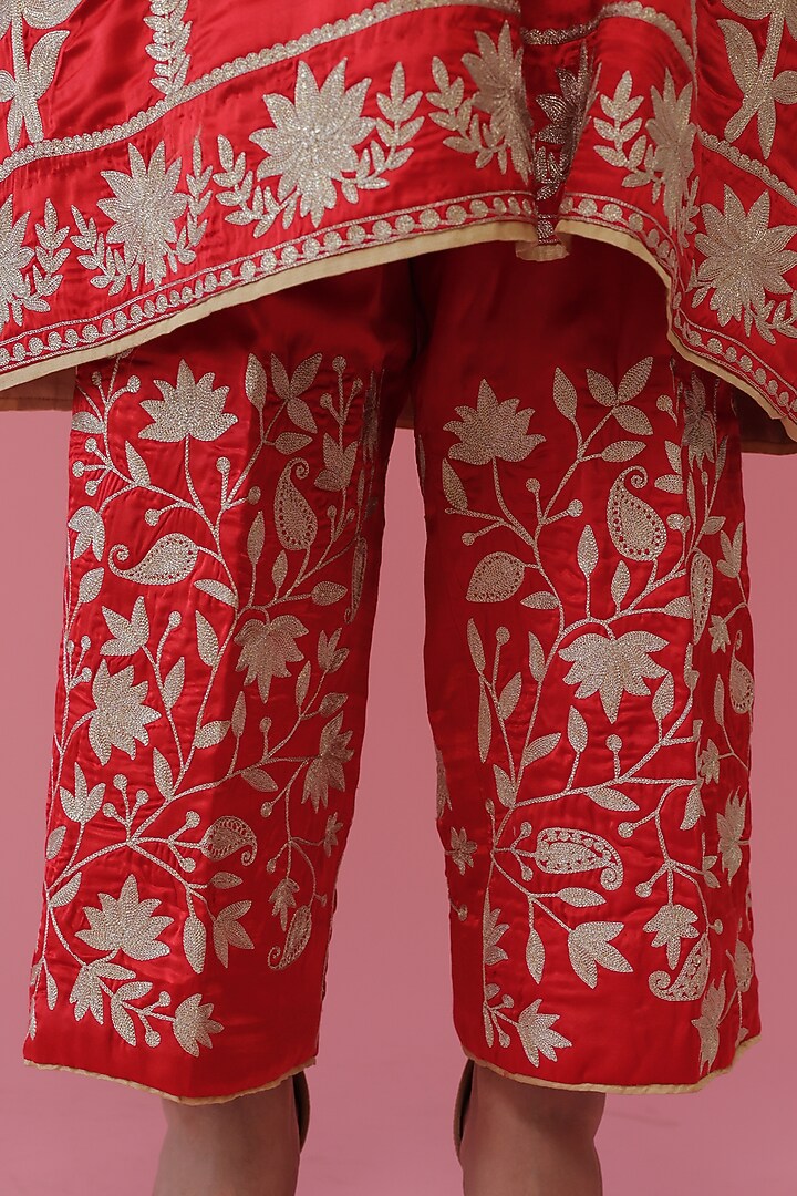 Red Embroidered Kurta Set by Daljit Sudan at Pernia's Pop Up Shop