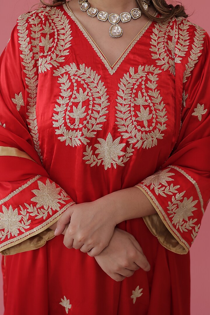 Red Embroidered Kurta Set by Daljit Sudan at Pernia's Pop Up Shop