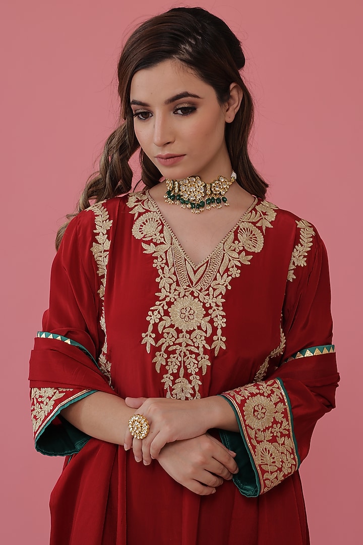 Maroon Embroidered Kurta Set by Daljit Sudan at Pernia's Pop Up Shop