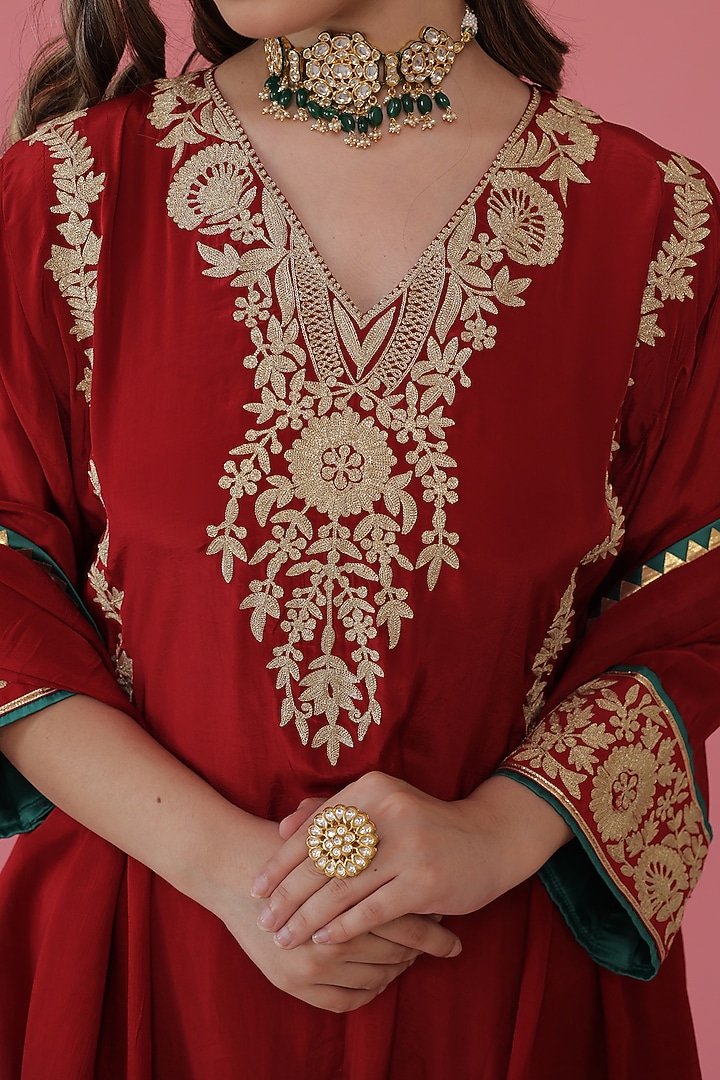 Maroon Embroidered Kurta Set by Daljit Sudan at Pernia's Pop Up Shop