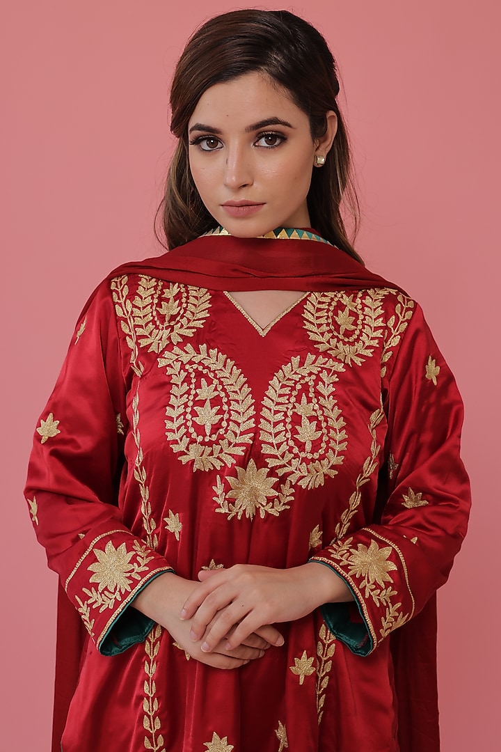 Maroon Aari Embroidered Kurta Set by Daljit Sudan at Pernia's Pop Up Shop
