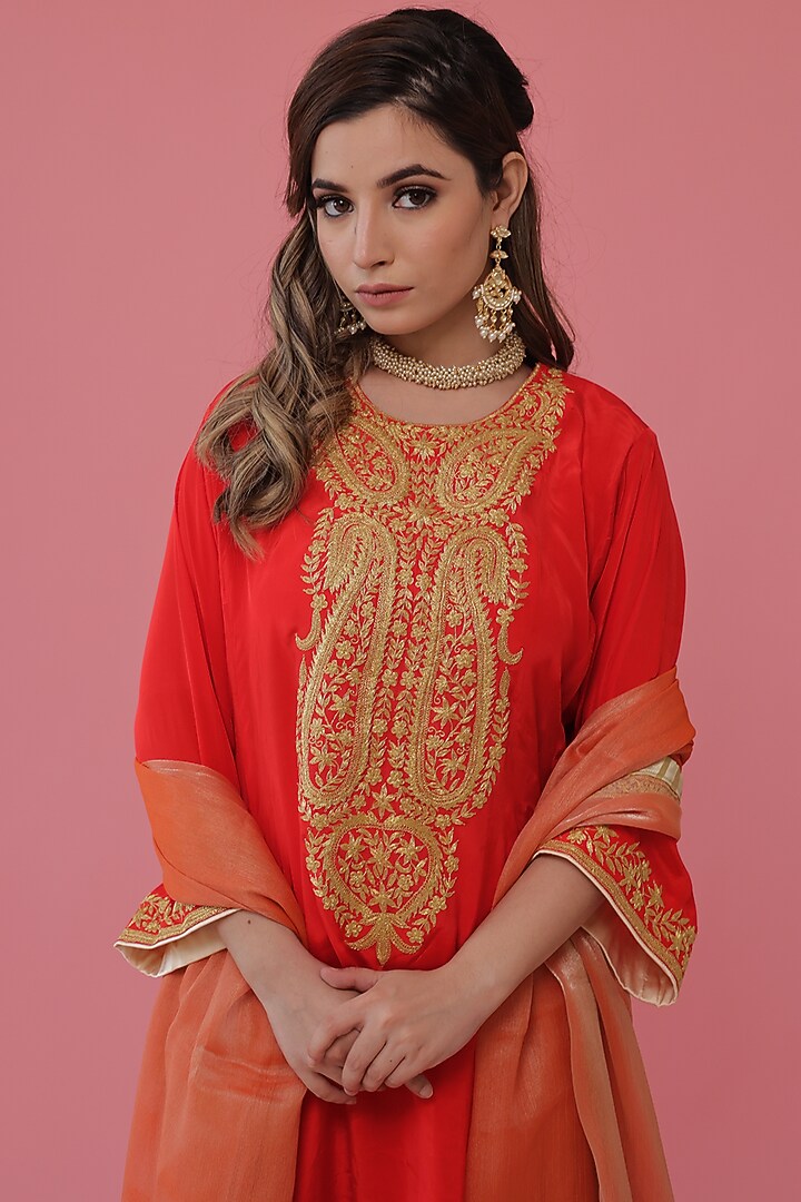 Reddish Orange Embroidered Kurta Set by Daljit Sudan at Pernia's Pop Up Shop