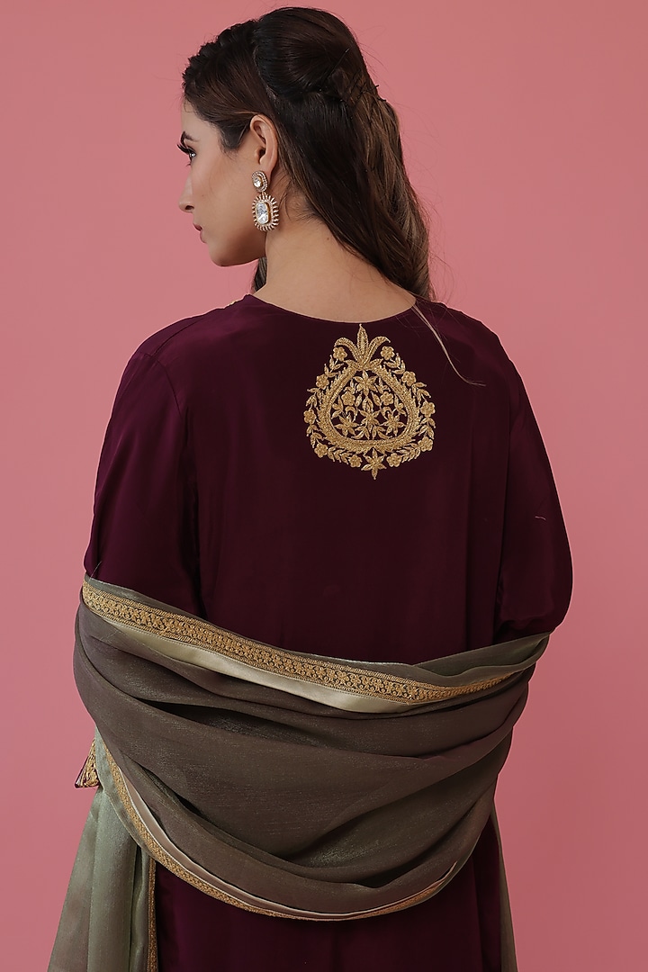 Wine Embroidered Kurta Set by Daljit Sudan at Pernia's Pop Up Shop