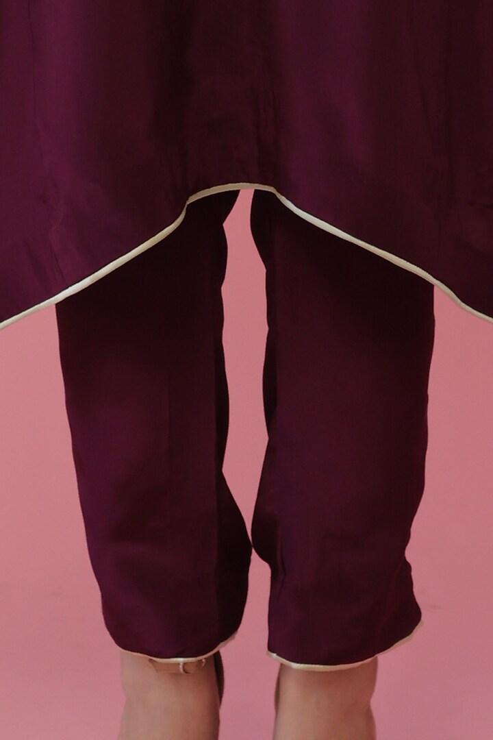 Wine Embroidered Kurta Set by Daljit Sudan at Pernia's Pop Up Shop