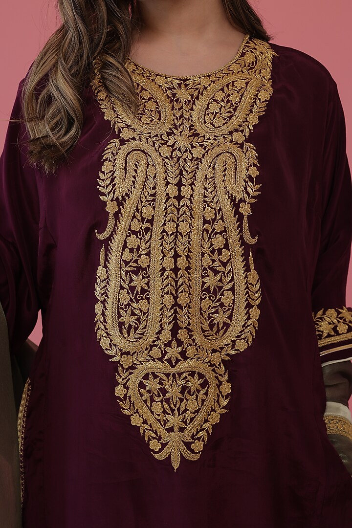 Wine Embroidered Kurta Set by Daljit Sudan at Pernia's Pop Up Shop