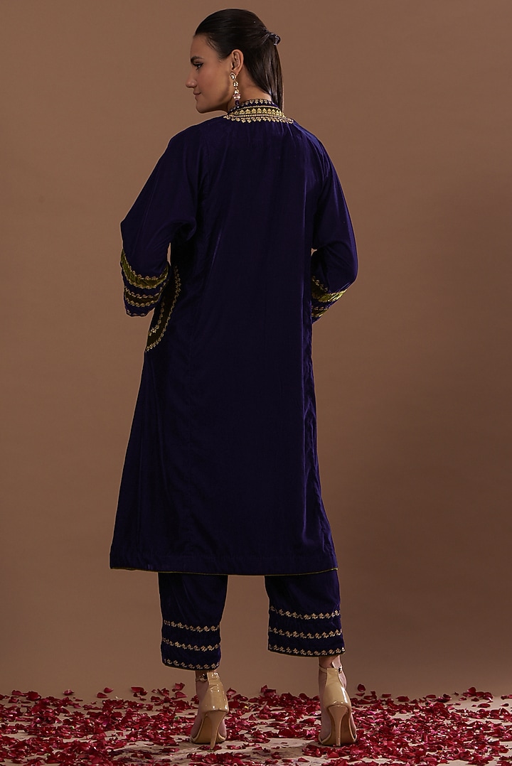 Royal Blue Embroidered Kurta Set by Daljit Sudan at Pernia's Pop Up Shop
