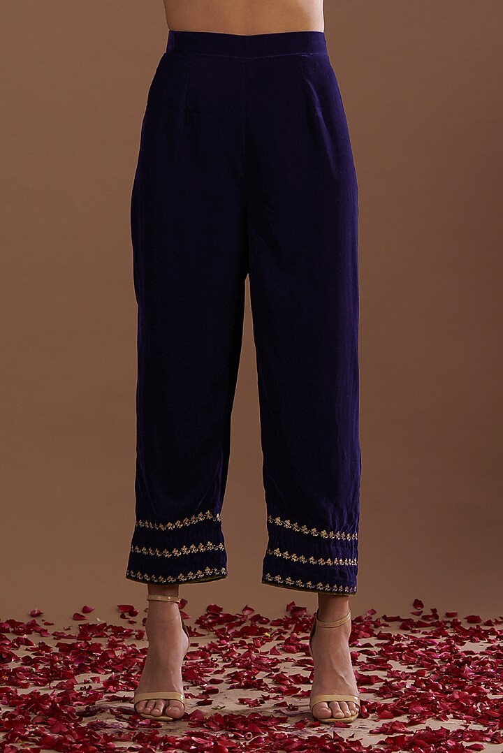 Royal Blue Embroidered Kurta Set by Daljit Sudan at Pernia's Pop Up Shop