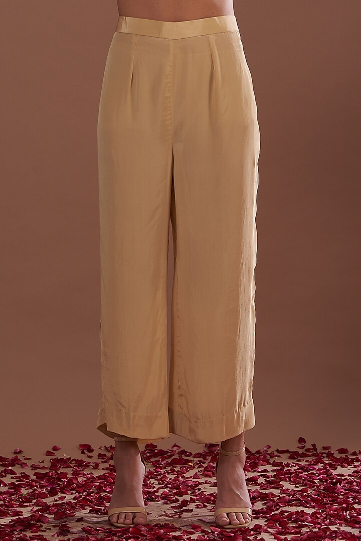 Beige Embroidered Kurta Set by Daljit Sudan at Pernia's Pop Up Shop