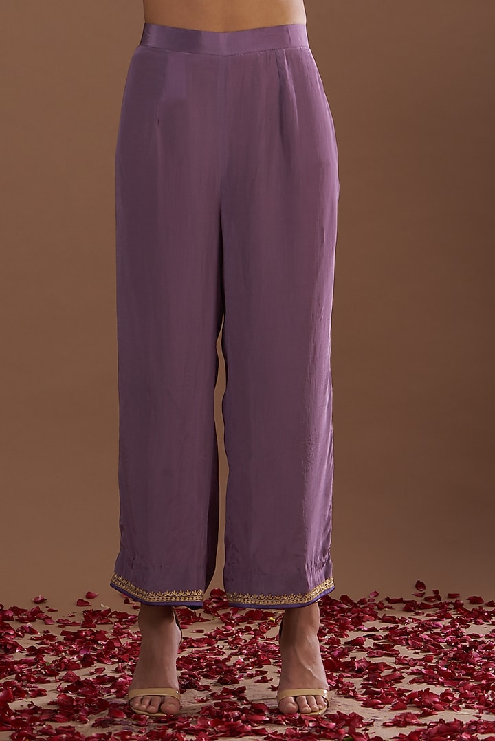 Purple Embroidered Kurta Set by Daljit Sudan at Pernia's Pop Up Shop