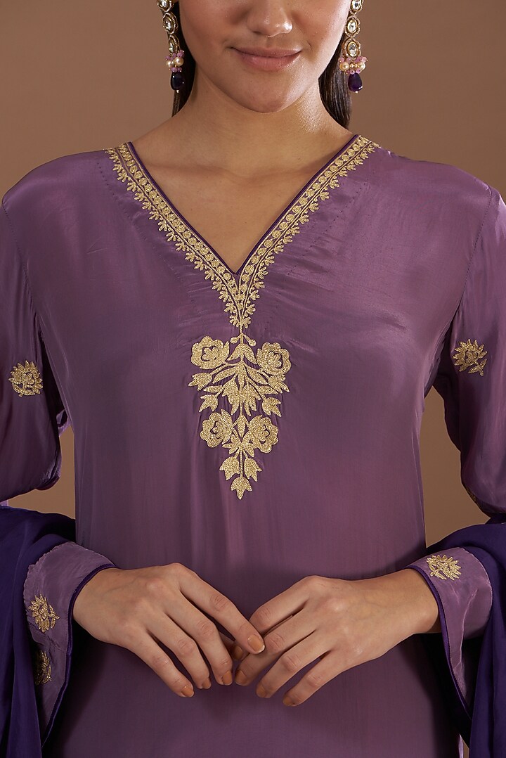 Purple Embroidered Kurta Set by Daljit Sudan at Pernia's Pop Up Shop