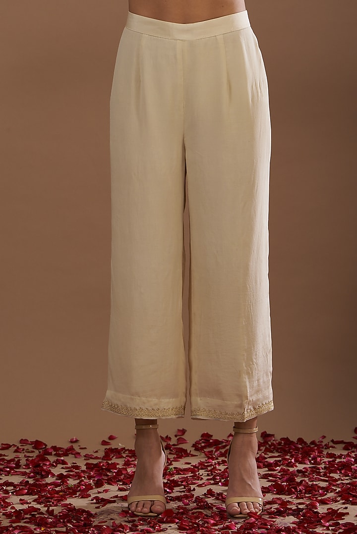 Cream Embroidered Kurta Set by Daljit Sudan at Pernia's Pop Up Shop