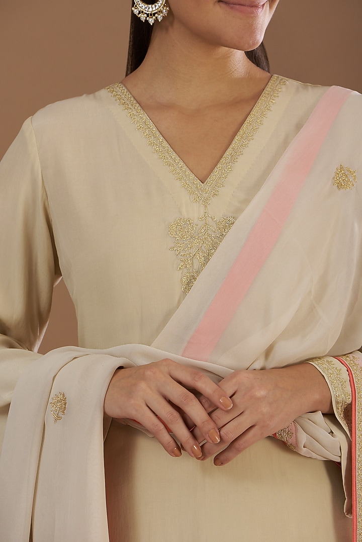 Cream Embroidered Kurta Set by Daljit Sudan at Pernia's Pop Up Shop