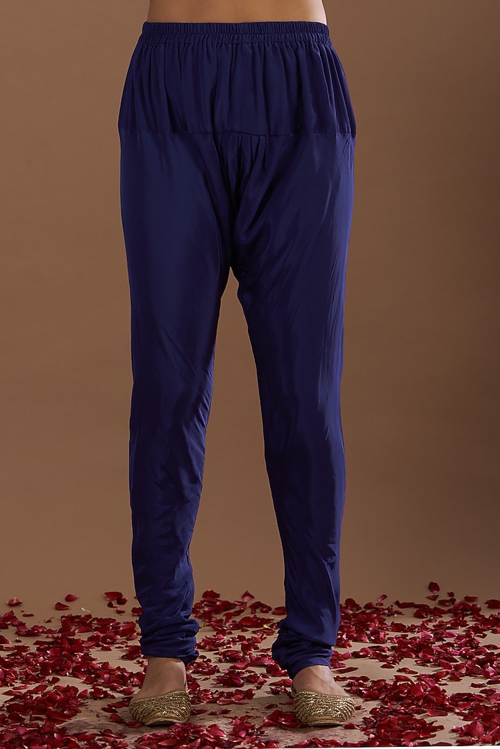 Navy Blue Embroidered Kurta Set by Daljit Sudan at Pernia's Pop Up Shop