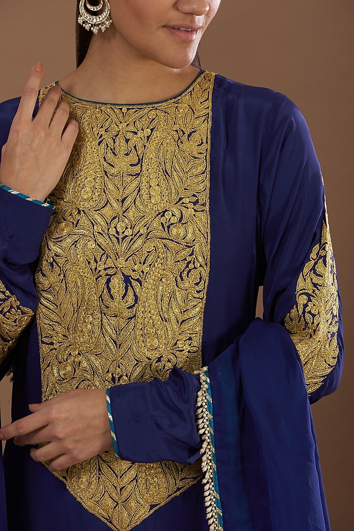 Navy Blue Embroidered Kurta Set by Daljit Sudan at Pernia's Pop Up Shop