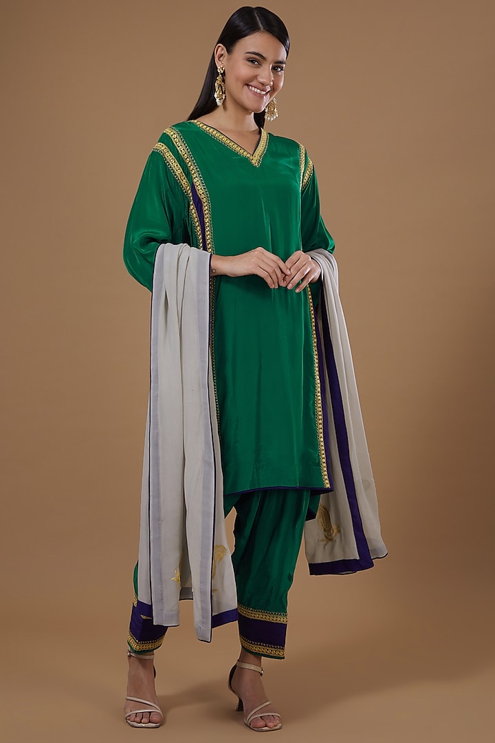 Peacock Green Embroidered Kurta Set by Daljit Sudan at Pernia's Pop Up Shop