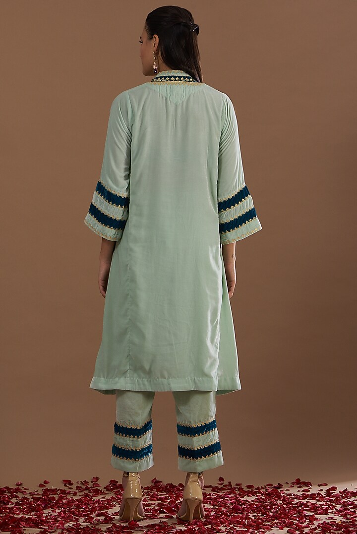 Mint Green Embroidered Kurta Set by Daljit Sudan at Pernia's Pop Up Shop