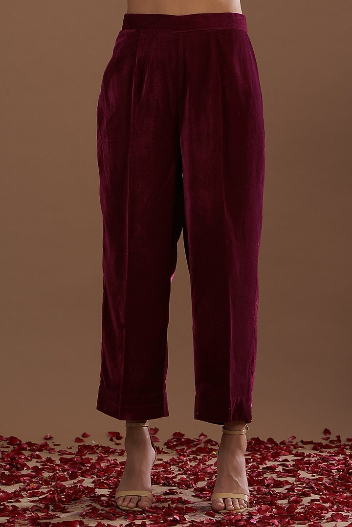 Wine Embroidered Kurta Set by Daljit Sudan at Pernia's Pop Up Shop