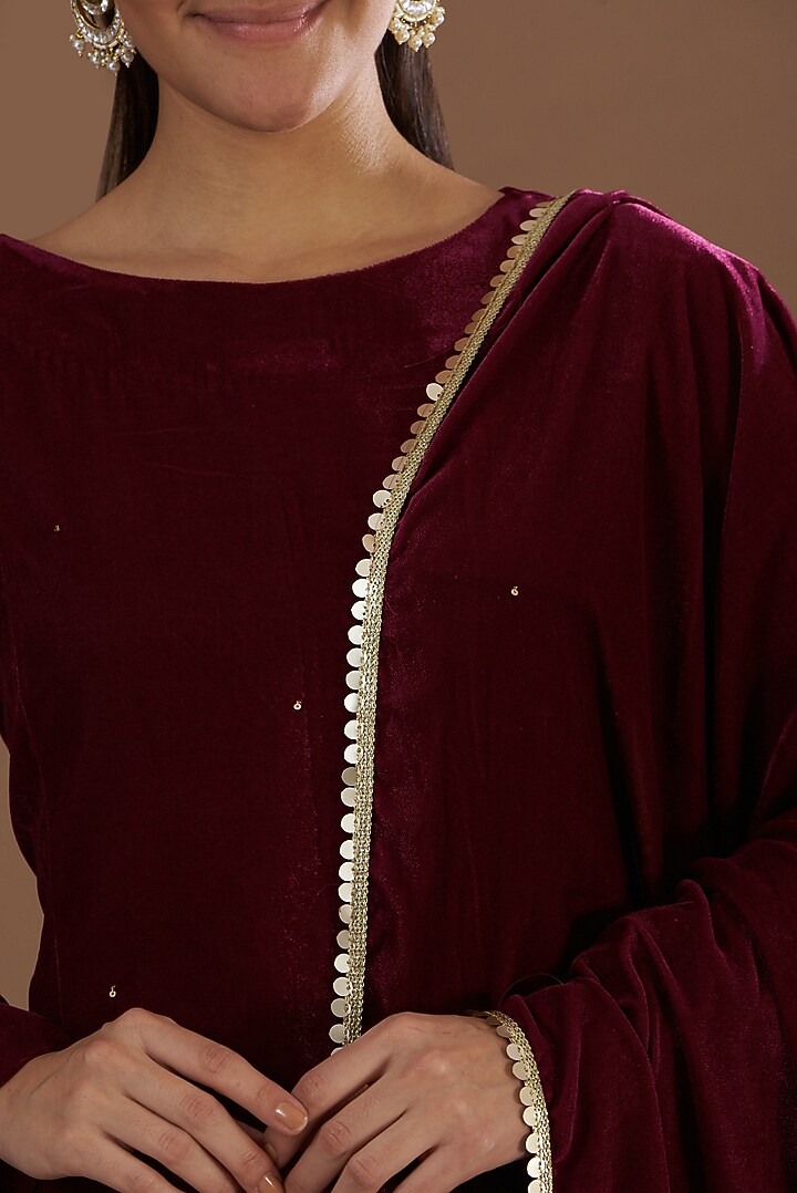 Wine Embroidered Kurta Set by Daljit Sudan at Pernia's Pop Up Shop