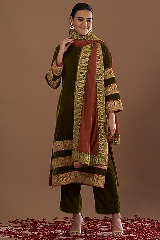 Olive Green Embroidered Kurta Set by Daljit Sudan