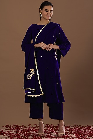 Royal Blue Velvet Embroidered Kurta Set by Daljit Sudan