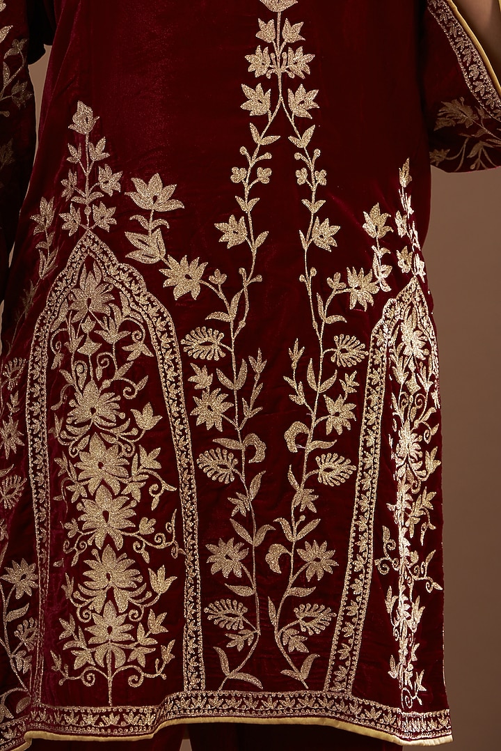 Maroon Velvet Embroidered Kurta Set by Daljit Sudan at Pernia's Pop Up Shop